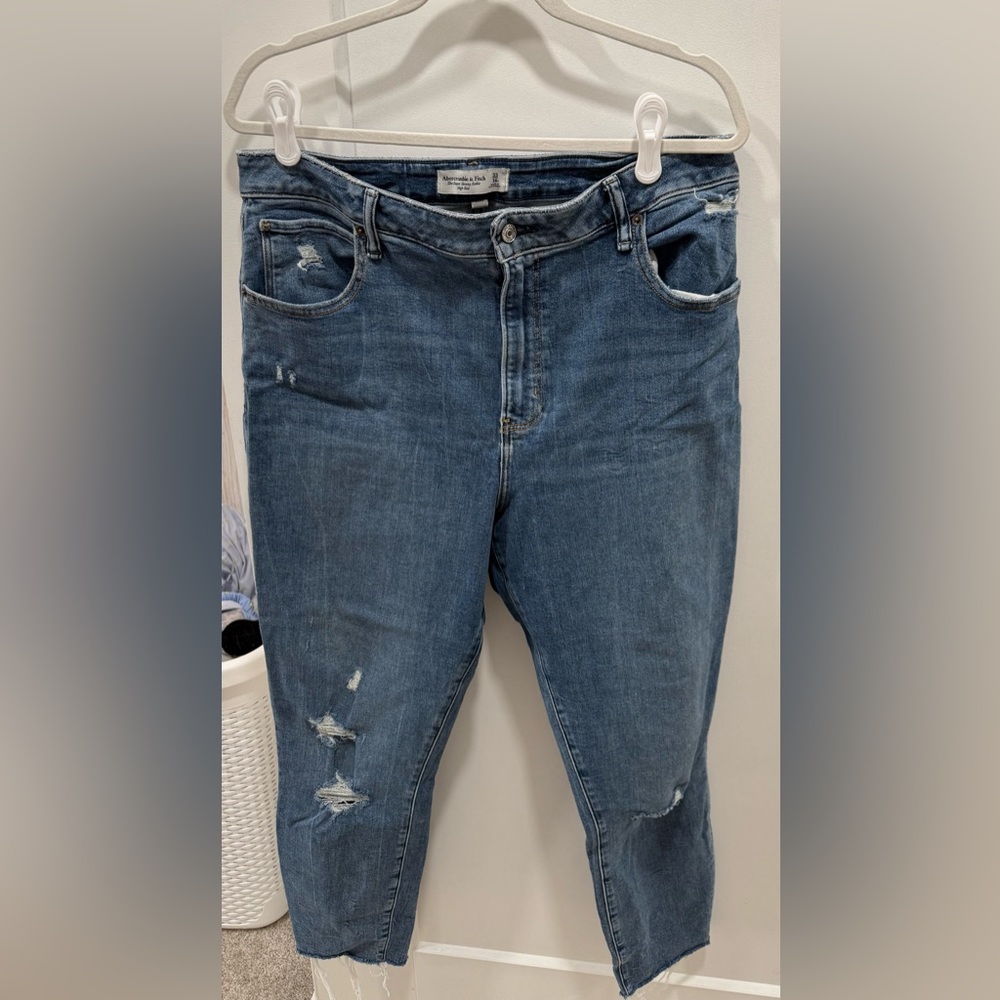 Abercrombie & Fitch Relaxed Fit Blue Jeans